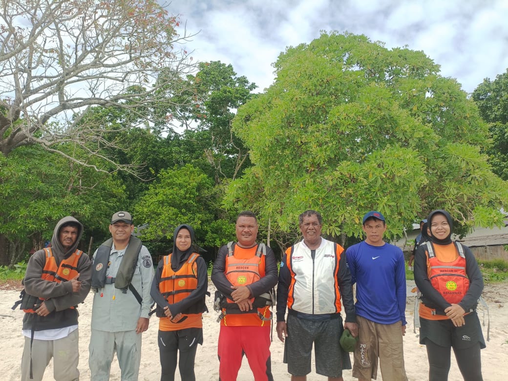 Longboat Mesin Mati Terombang-ambing di Perairan Pulau Baer, Dua Nelayan Tual Dievakuasi Tim SAR Gabungan