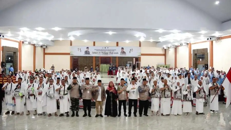 Kakanwil Kemenhaj Sumut Lepas Kloter Terakhir Embarkasi Medan, 233 Jemaah Diingatkan Larangan Foto Sembarangan di Arab Saudi