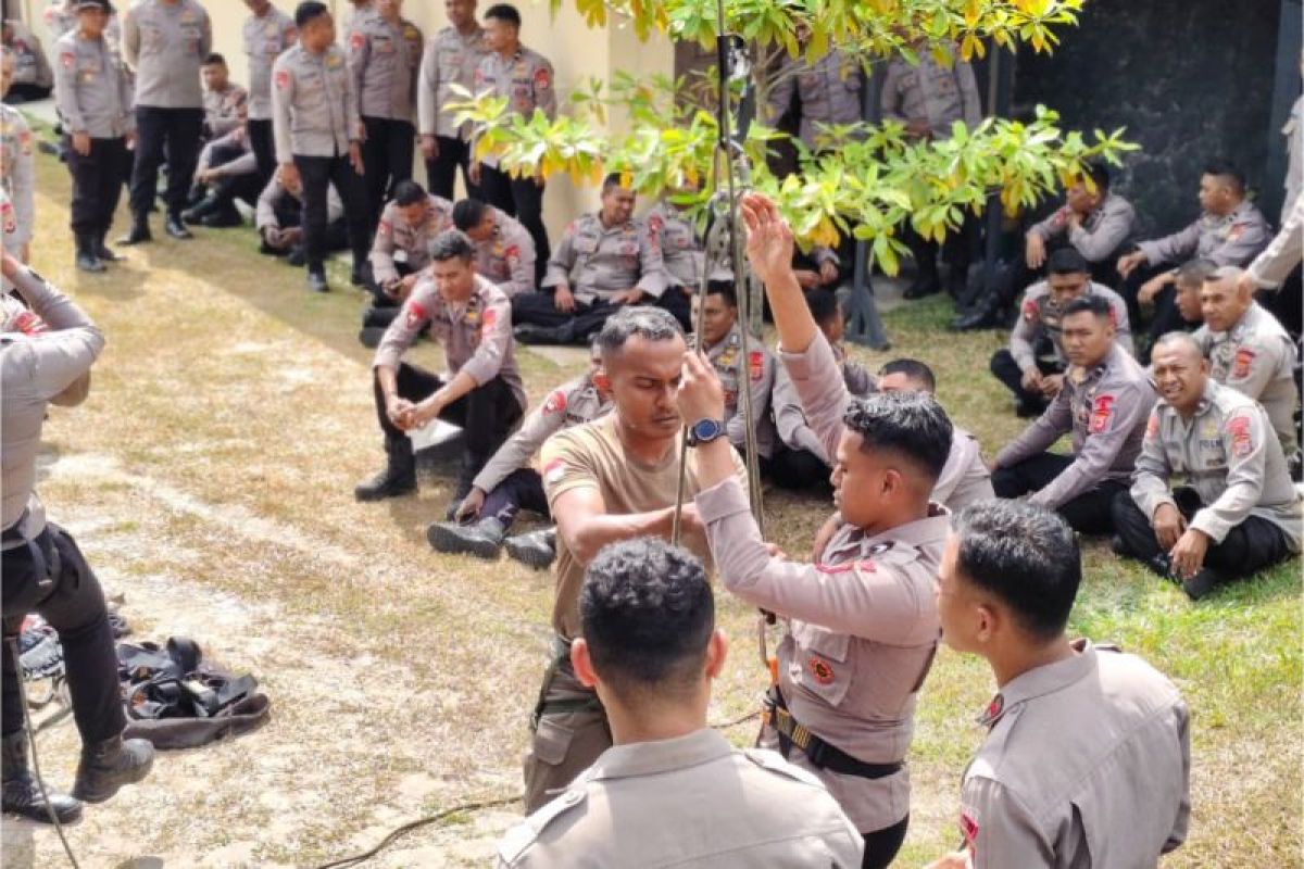 Brimob Maluku Gelar Latihan SAR di Mako Batalyon A Pelopor, Bekali Personel Teknik Evakuasi Korban Bencana