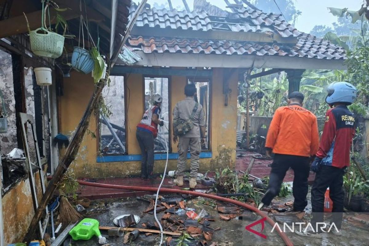 Polres Cianjur Amankan Perempuan 23 Tahun Usai Kebakaran Dua Rumah di BTN Joglo Sawahgede