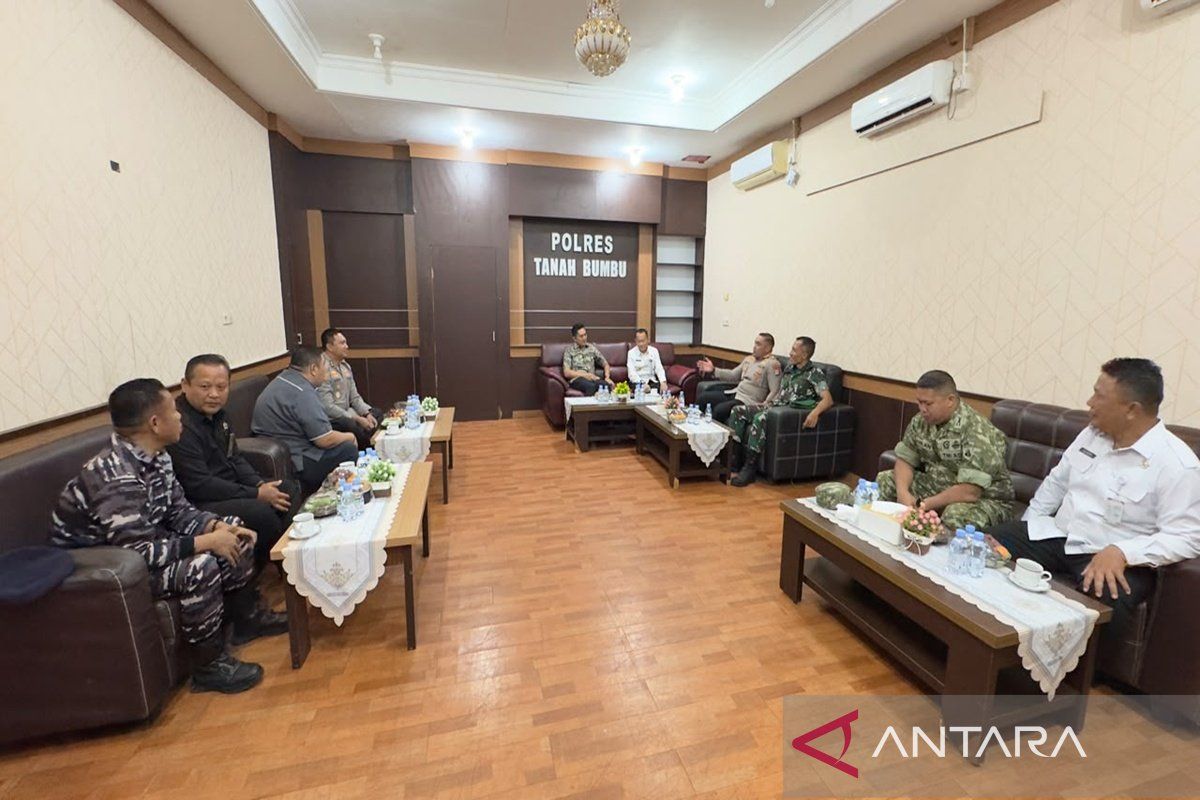 Polres Tanah Bumbu Ubah Pola Rapat Forkopimda Jadi Diskusi Santai demi Perkuat Sinergi Keamanan
