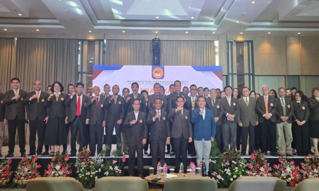 MIPI Sulut Resmi Dikukuhkan, Taufik Tumbelaca Soroti Pekerjaan Rumah Pembenahan Kualitas Demokrasi di Manado