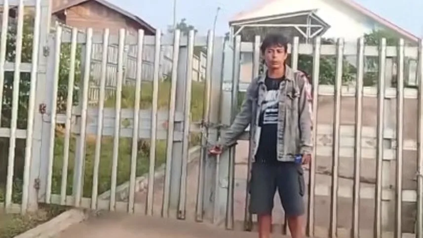 Honorer Gembok Gerbang SMP Negeri 5 Keluang Muba Protes Gaji 7 Bulan Tak Cair, Ratusan Siswa Terlantar