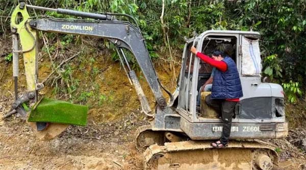 Polda Sumbar Bekuk Dua Operator Alat Berat di Tambang Emas Ilegal Solok Selatan, Satu Unit Ekskavator Disita