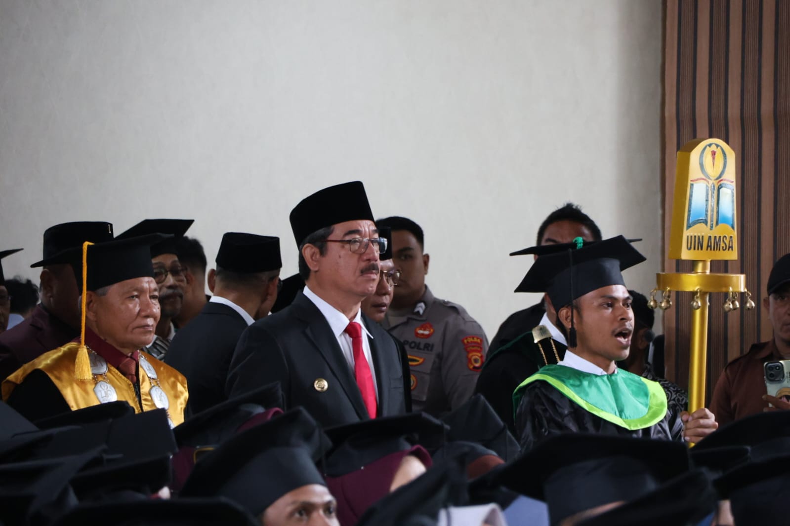 Gubernur Maluku Hendrik Lewerissa Pesan ke 355 Lulusan UIN Ambon: Jadilah Solusi, Bukan Bagian dari Masalah