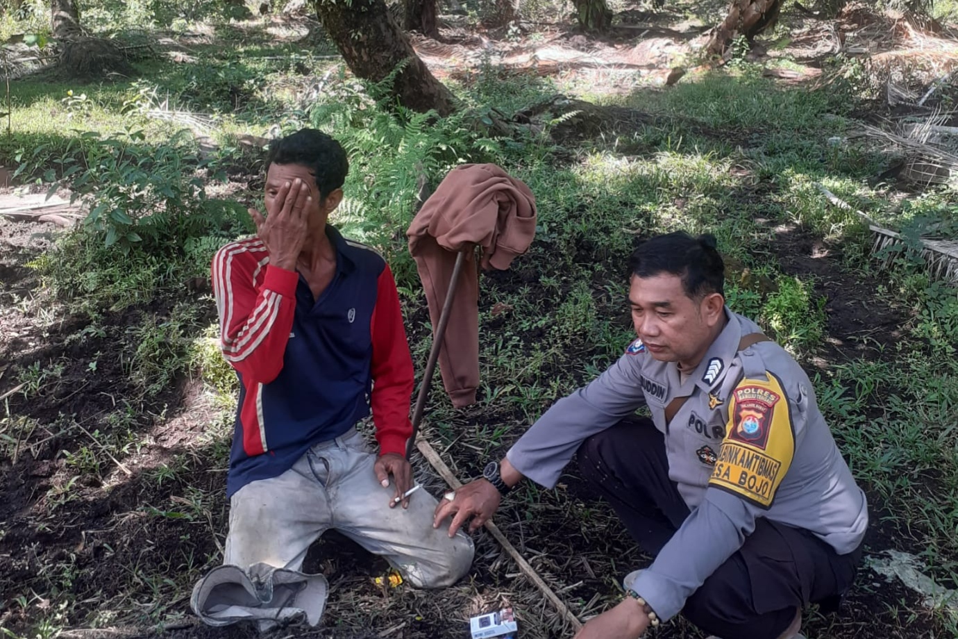 Bhabinkamtibmas Bojo Sambangi Warga untuk Jaga Kondusivitas Desa di Mamuju Tengah