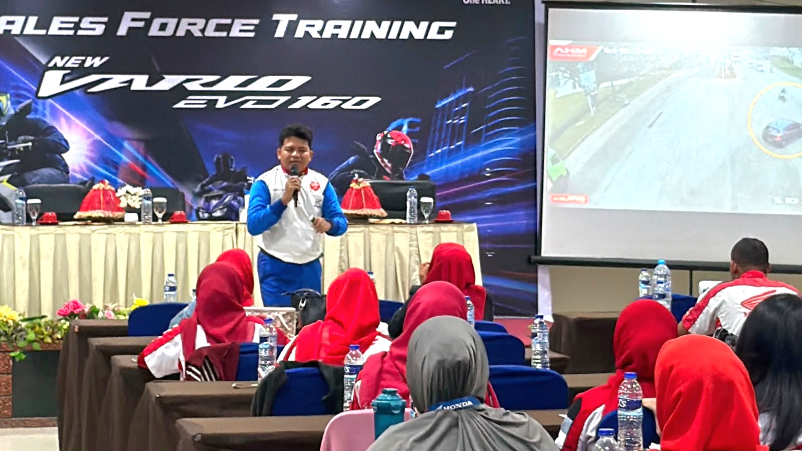 Asmo Sulsel Bekali 40 Sales Honda dengan Safety Riding Jelang Peluncuran New Vario Evo 160 di Makassar