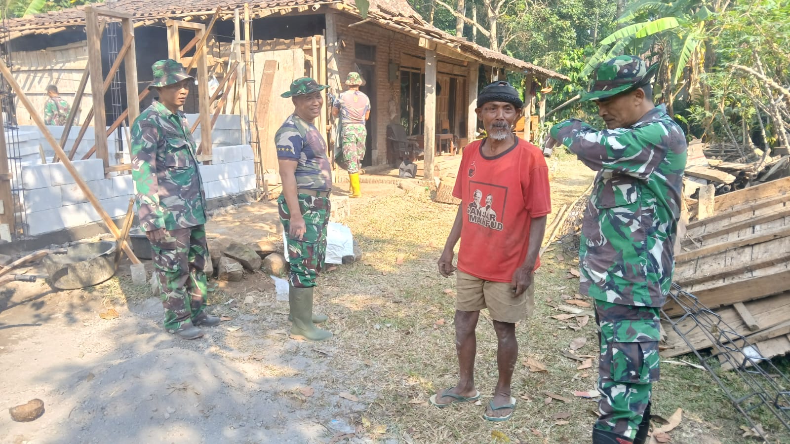 Rumah Lapuk Mbah Tupar di Desa Cukil Kini Direnovasi TMMD ke-129, Lansia Itu Tak Sabar Menanti Hujan Berhenti Menjadi Mimpi Buruk