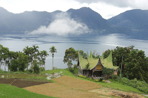 Pesona Danau Maninjau, Danau Vulkanik Eksotis di Ranah Minang