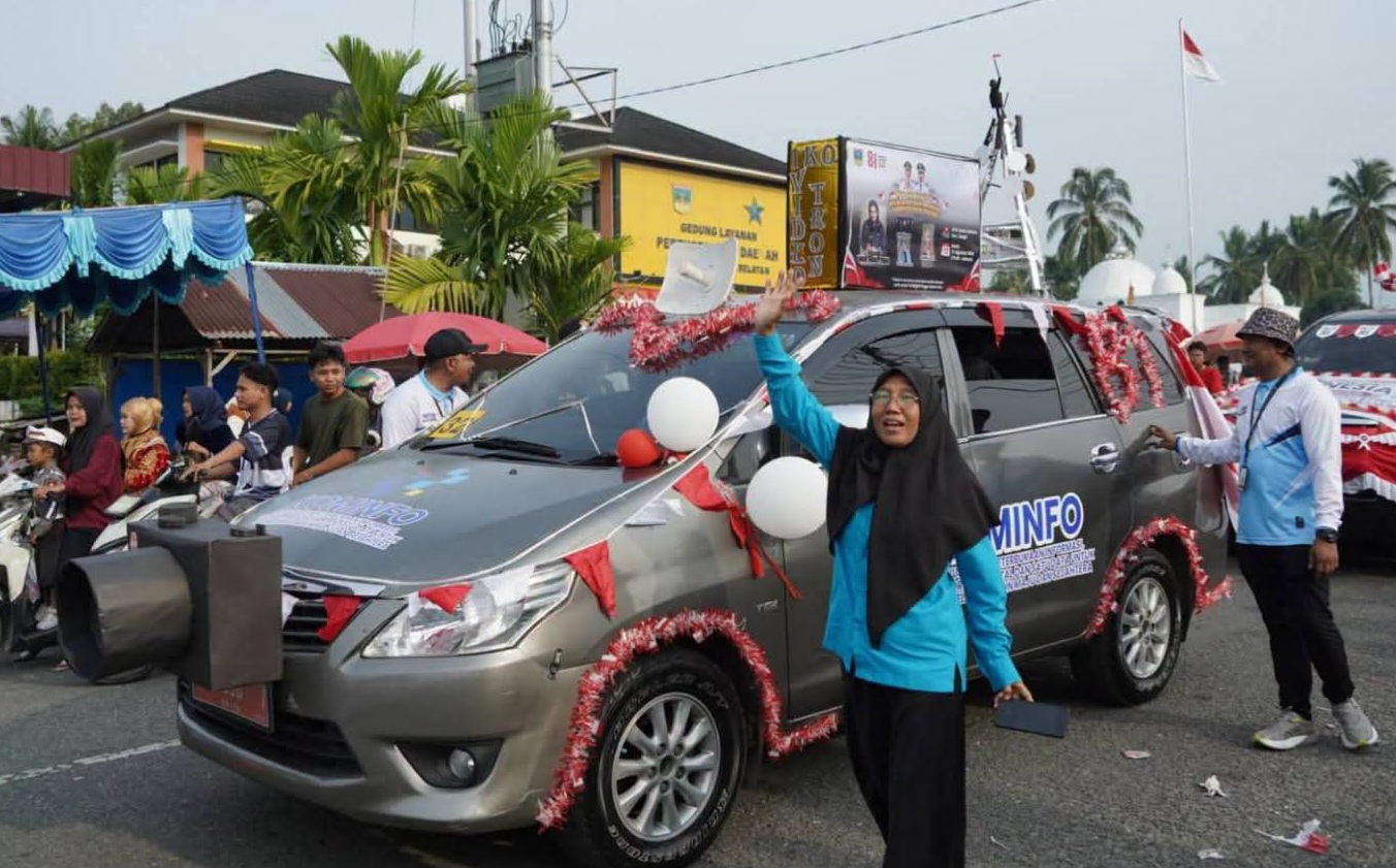 Ribuan Warga Solok Selatan Padati Jalan Ibu Kota Saksikan Pawai Alegoris HUT ke-81 RI, Nagari Tampilkan Mobil Hias