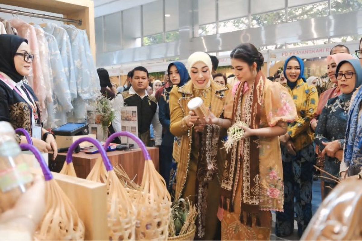 Stan Bhayangkari Banten di Bazar Nusantara 2026 Dikunjungi Selvi Ananda, Produk UMKM Lokal Curi Perhatian