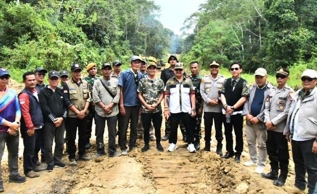 Bupati Nunukan Tinjau Jalan Rusak di Krayan Raya, 5 Titik Segera Diperbaiki dalam Sepekan