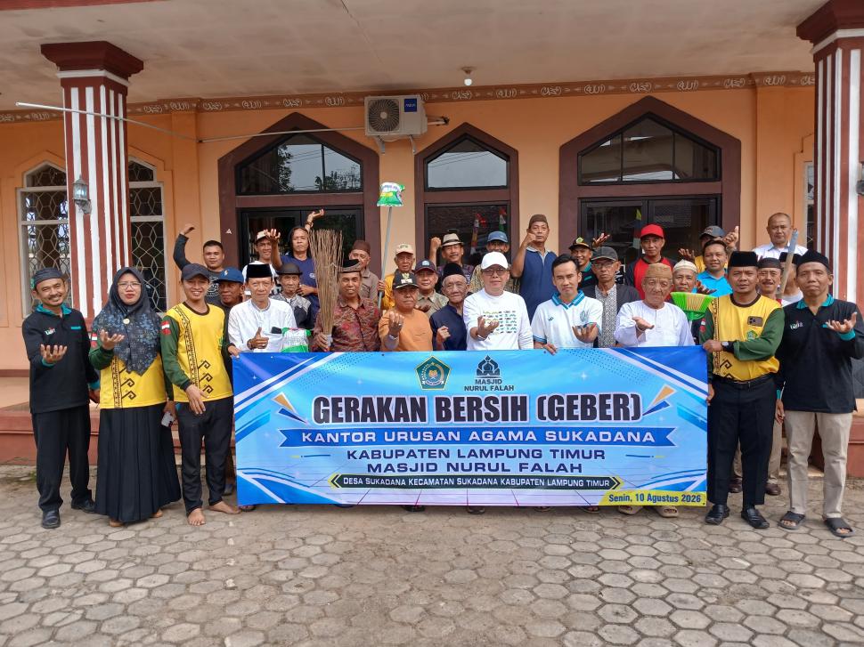 Kemenag Lampung Timur Gerakkan Bersih-Bersih Masjid di Sukadana, Libatkan Penyuluh hingga Warga