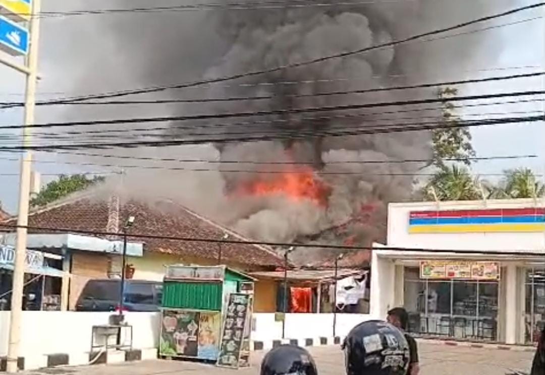 Kebakaran Rumah dan Kedai Ayam Geprek di Mijen Semarang Hanguskan Bangunan, Kerugian Capai Rp 200 Juta