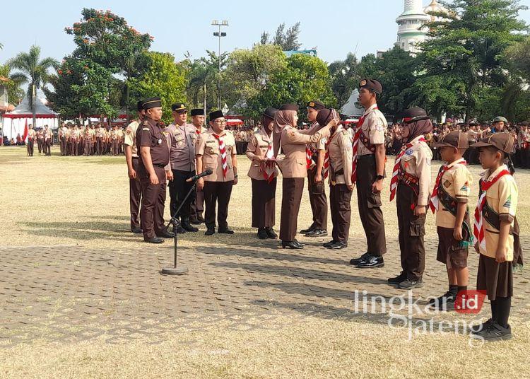 Bupati Kendal Lantik 2.503 Pramuka Garuda di Alun-alun, Didominasi Siaga Garuda