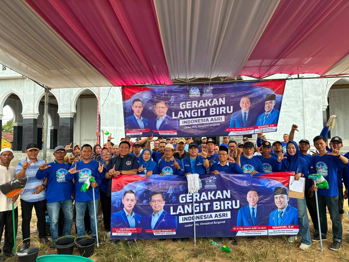 HUT Demokrat ke-25 di Lampung Utara: Wansori Pimpin Aksi Bersih Masjid dan Tanam Pohon di Abung Surakarta