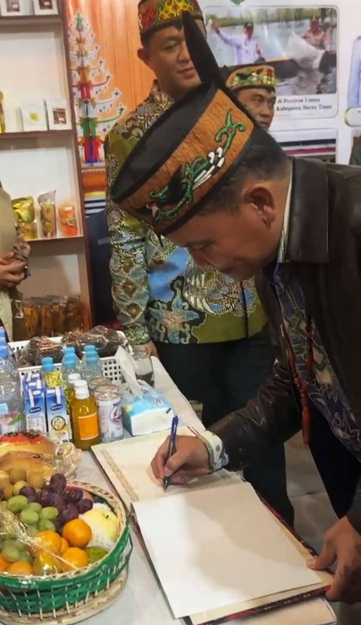Gula Aren hingga Miniatur Tugu Perak Laris Manis, Stan Barito Timur Jadi Primadona di Kalteng Expo 2026