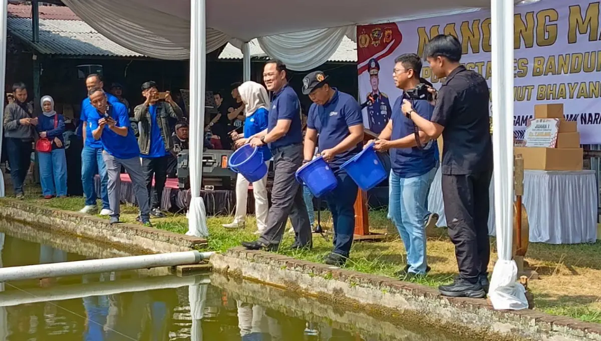 Lomba Mancing di Situ Manglayang Bandung Jadi Ajang Polri Dekati Warga, 700 Kg Ikan Ditebar