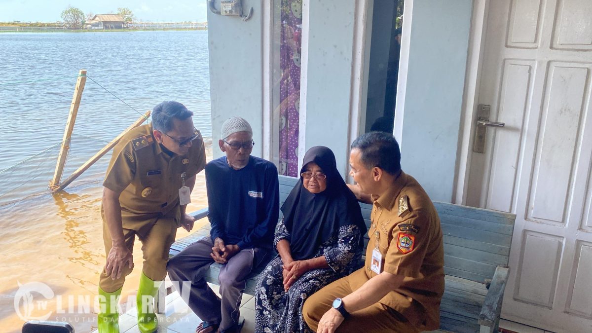 Pemprov Jateng Gelontorkan Rp400 Juta untuk Tanggul Darurat Rob di Pati, Air Laut Sudah Sebulan Rendam Rumah Warga