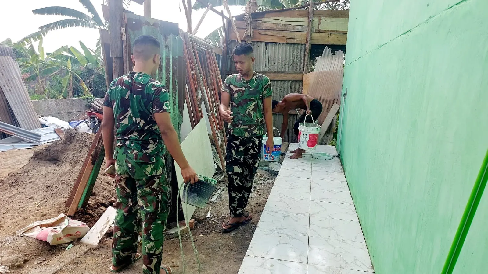TMMD ke-129 Kodim 0418/Palembang Kebut Finishing Rumah Ibu Sriyanti di Sako, 10 Personel TNI Dikerahkan