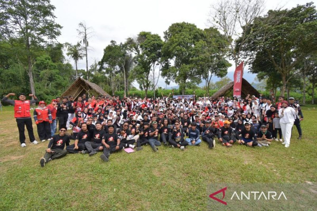 Ratusan Peserta dari 6 Provinsi Ikuti Merdeka Trekking Festival di Bukittinggi, UMKM Lokal Kebagian Cuan