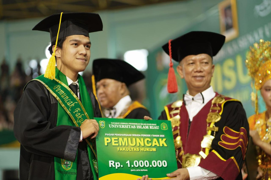 UIR Kukuhkan 1.118 Wisudawan Periode 1 Tahun 2025