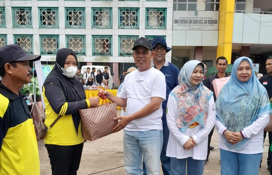 Bupati Inhil Canangkan Gerakan Jumat Sedekah Sampah dan Sekail Umpan