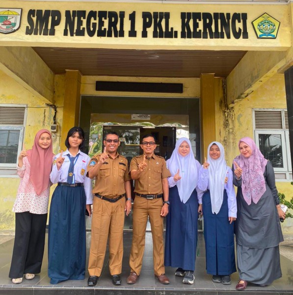 Tiga Siswa SMPN 1 Pangkalan Kerinci Wakili Sekolah di Ajang Bulan Bahasa Universitas Riau