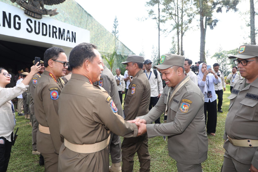Retret Hari Kedua, Gubri Abdul Wahid Ikuti Pemaparan Mendagri dan Lemhanas