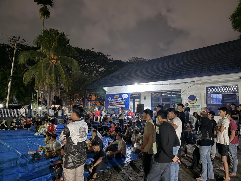 Nobar Indonesia - China, 150 orang penuhi Halaman DPW NasDem Riau
