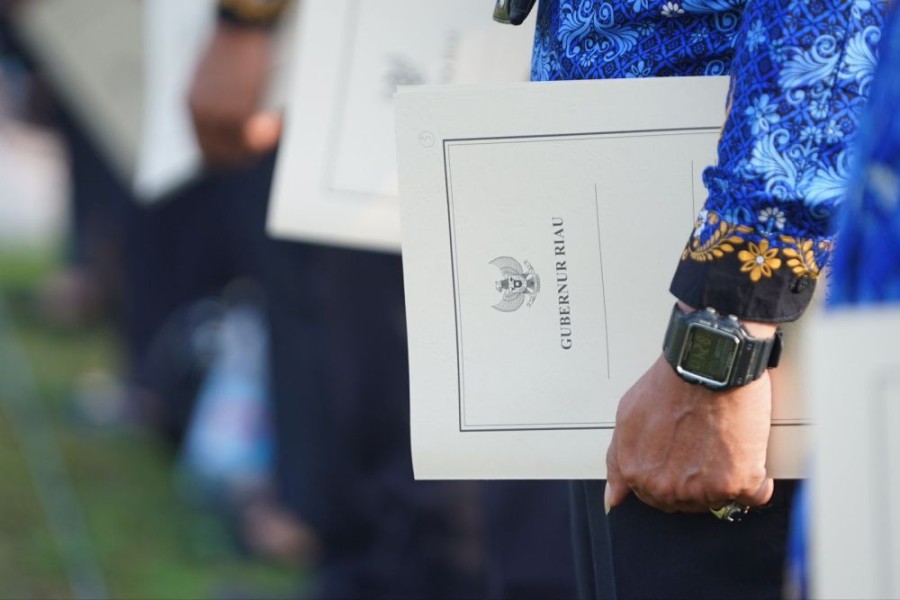 Air Mata Bahagia Alek Terima SK PPPK Paruh Waktu Bersama 2.505 Pegawai Lainnya