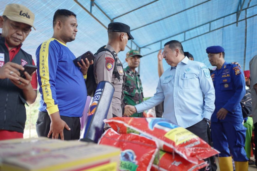 Banjir Rendam 400 KK di Kampar, Pemprov Riau Salurkan Bantuan