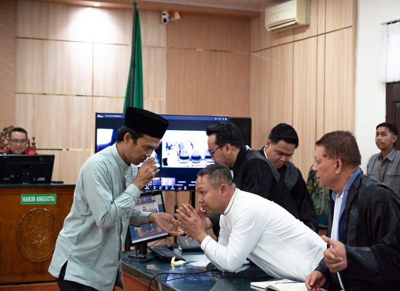 UAS Bersaksi di Sidang Abdul Wahid: Saya Membela Melebihi Saudara Kandung Saya!