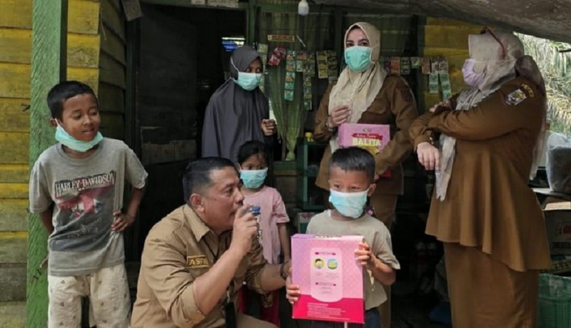 Kepungan Asap Karhutla Racuni 2.160 Warga Pelalawan, Balita Jadi Korban Utama
