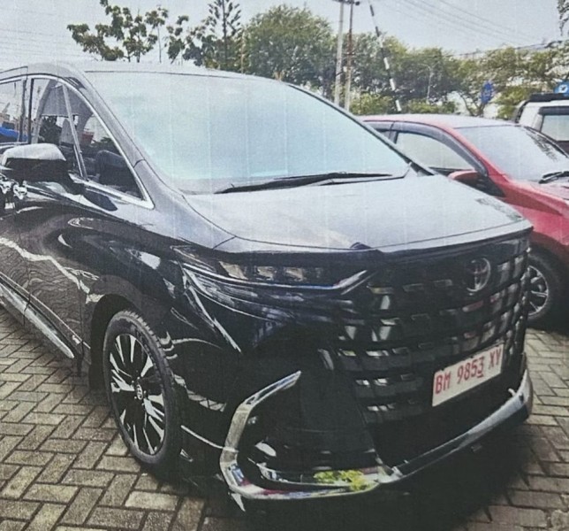 Katanya Defisit Anggaran, Diam-diam Pemko Pekanbaru Beli Mobil Mewah Rp1,750 Miliar untuk Walikota