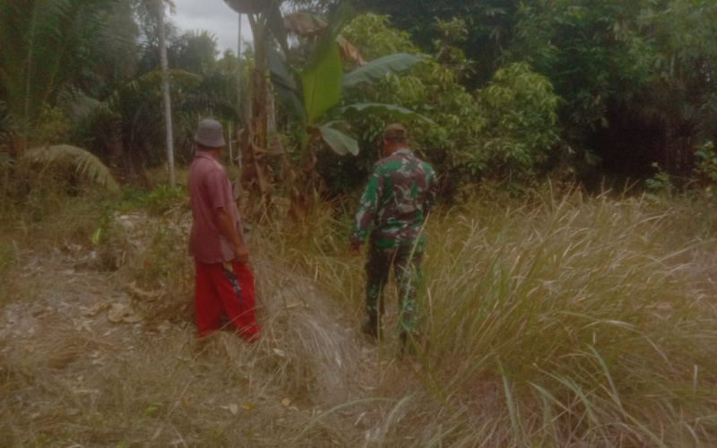 Cegah Terjadinya Karhutla, Sertu Afnal Rutin Patroli di Wilayahnya