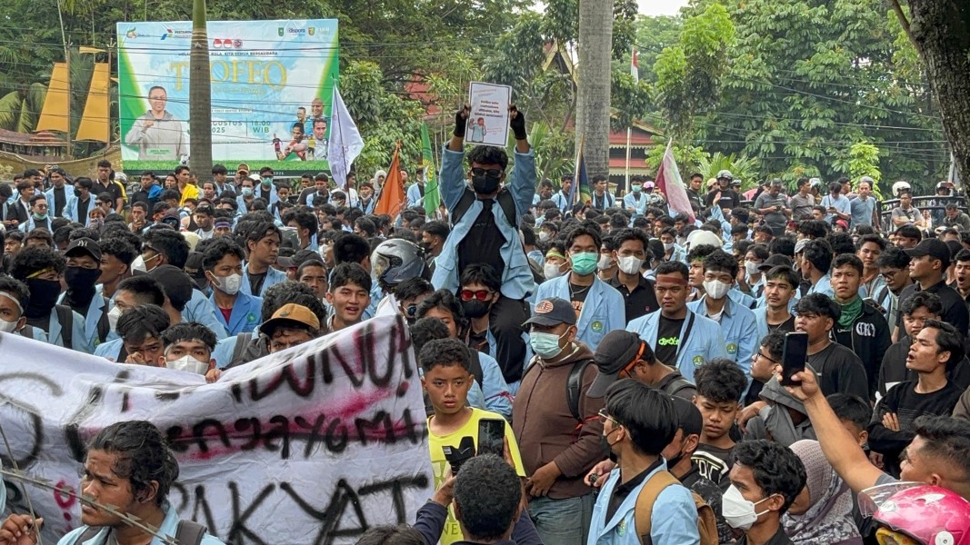 Ribuan Mahasiswa Geruduk DPRD Riau, Aksi Berjalan Damai