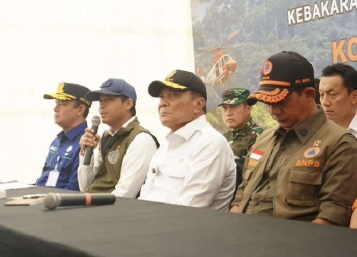 Menhut Klaim Rapor Biru Karhutla Tahun Pertama Prabowo: Prestasi Nyata atau Sekadar Faktor Cuaca?