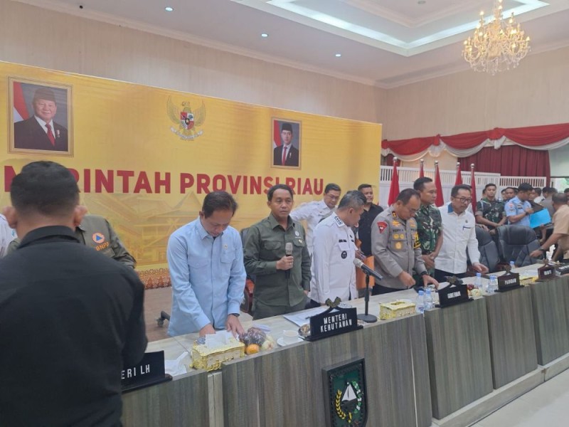 Menhut RI Raja Juli Tegaskan Pemerintah Kerja Keras Padamkan Karhutla di Riau