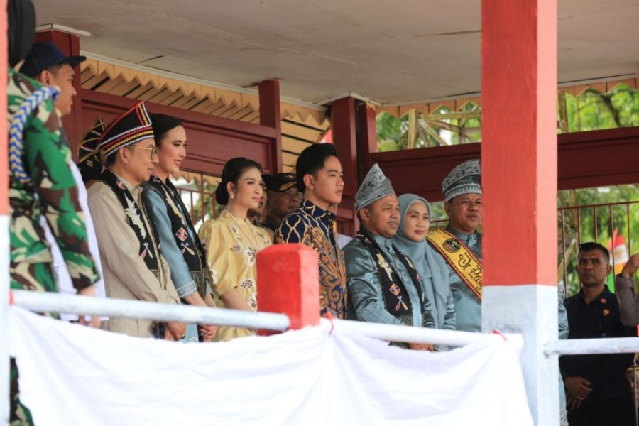 Wapres Gibran Ikut Sapa Ratusan Ribu Penonton Festival Pacu Jalur