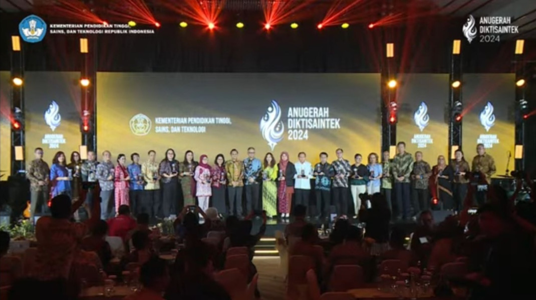 Kerja Sama Industri Terbaik se-Indonesia,UIR Raih Gold Winner Anugerah Diktisaintek 2024