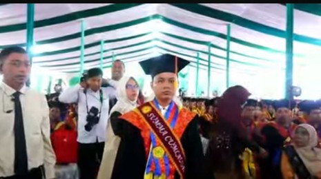 Umri Wisuda 388 Lulusan, Thahirudin Raih Predikat Summa Cumlaude