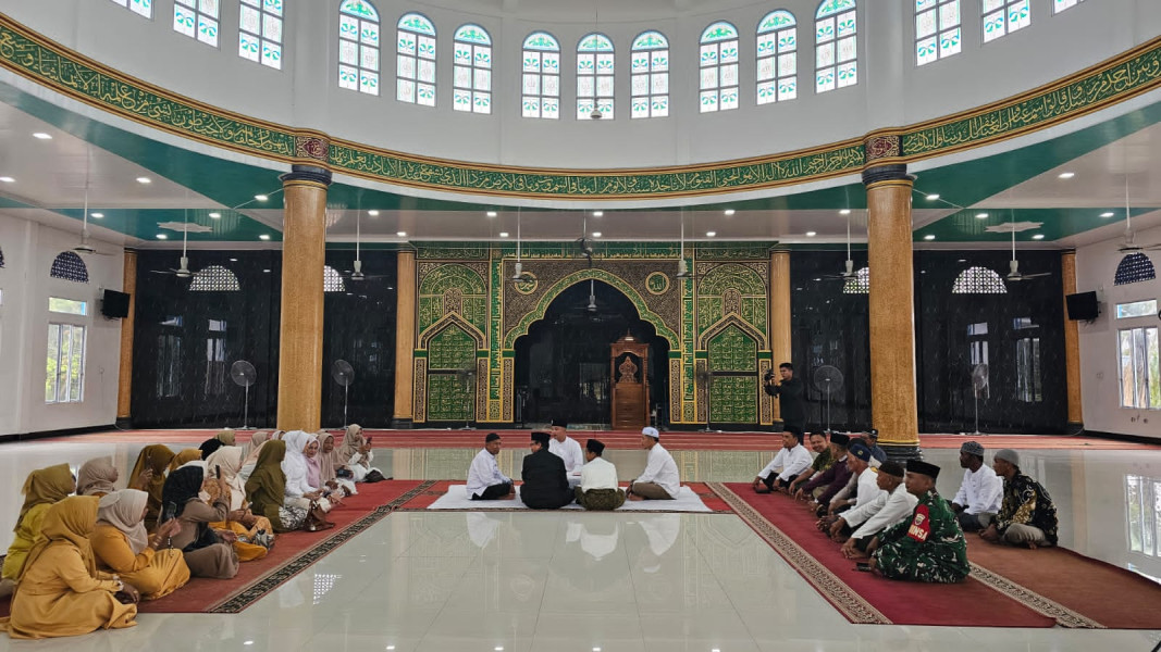 Jadi Saksi Pernikahan Warga Binaannya, Babinsa Koramil 06/Kateman Berikan Doa Terbaik untuk Mempelai