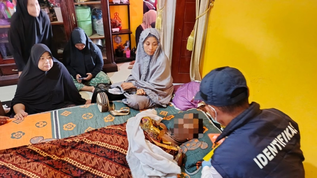 Mayat Suami Ditemukan Istrinya di Kebun Sudah Dikerubungi Semut di Kuansing