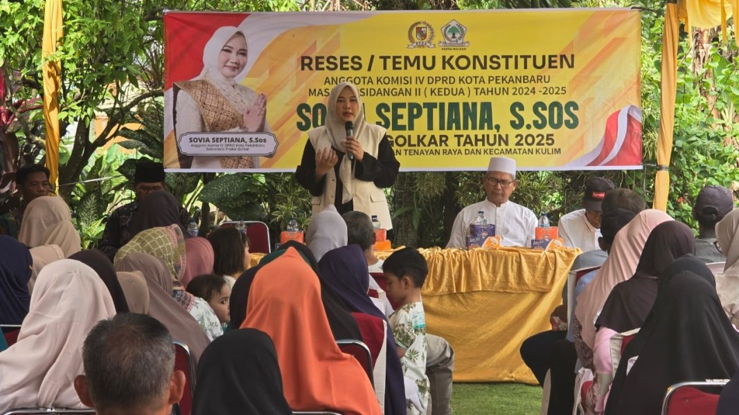 Sovia Septiana Diserbu Emak-Emak, Fraksi Golkar Tancap Gas di Reses Pekanbaru