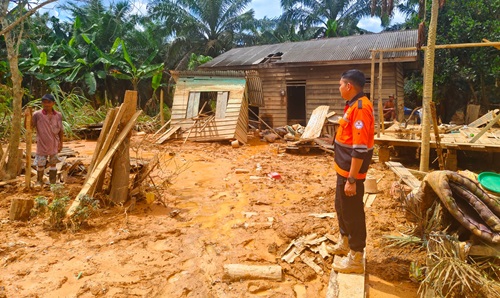 Baznas Riau Salurkan Bantuan ke Warga Kemuning