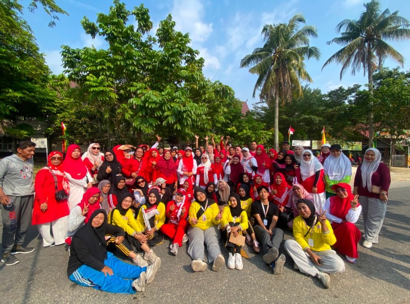 Mahasiswa KKN UHTP Gelar Jalan Sehat dan Cek Kesehatan Gratis di Mentangor