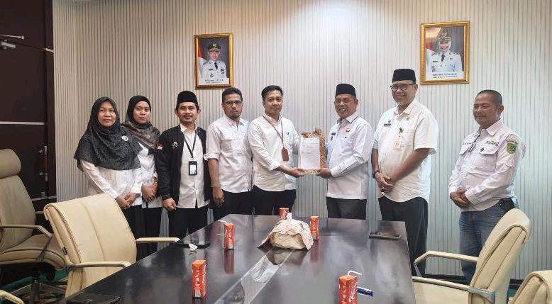 Bawaslu Inhil Kembalikan Sisa Dana Hibah Penyelenggaraan Pemilu Rp1,9 Miliar