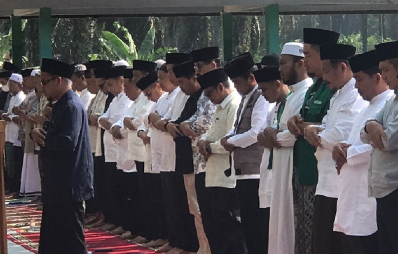 Karhutla Kian Mencekik, Bupati Pelalawan Bersama Warga Gelar Salat Istisqa Minta Hujan