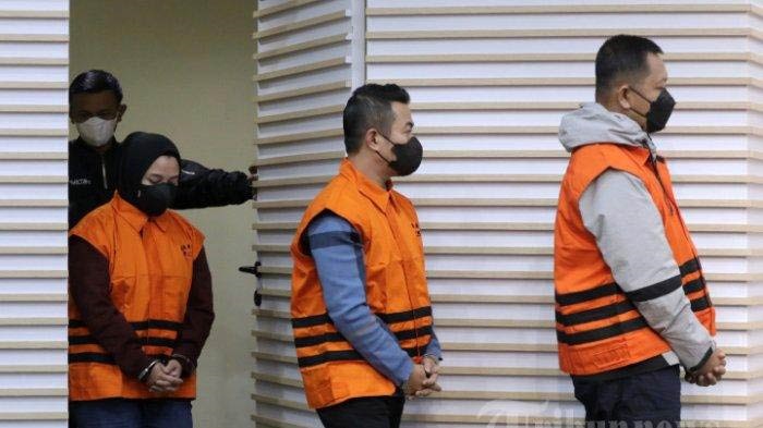 KPK Lelang Sepatu Gucci hingga Gesper LV Eks Sekda Pekanbaru